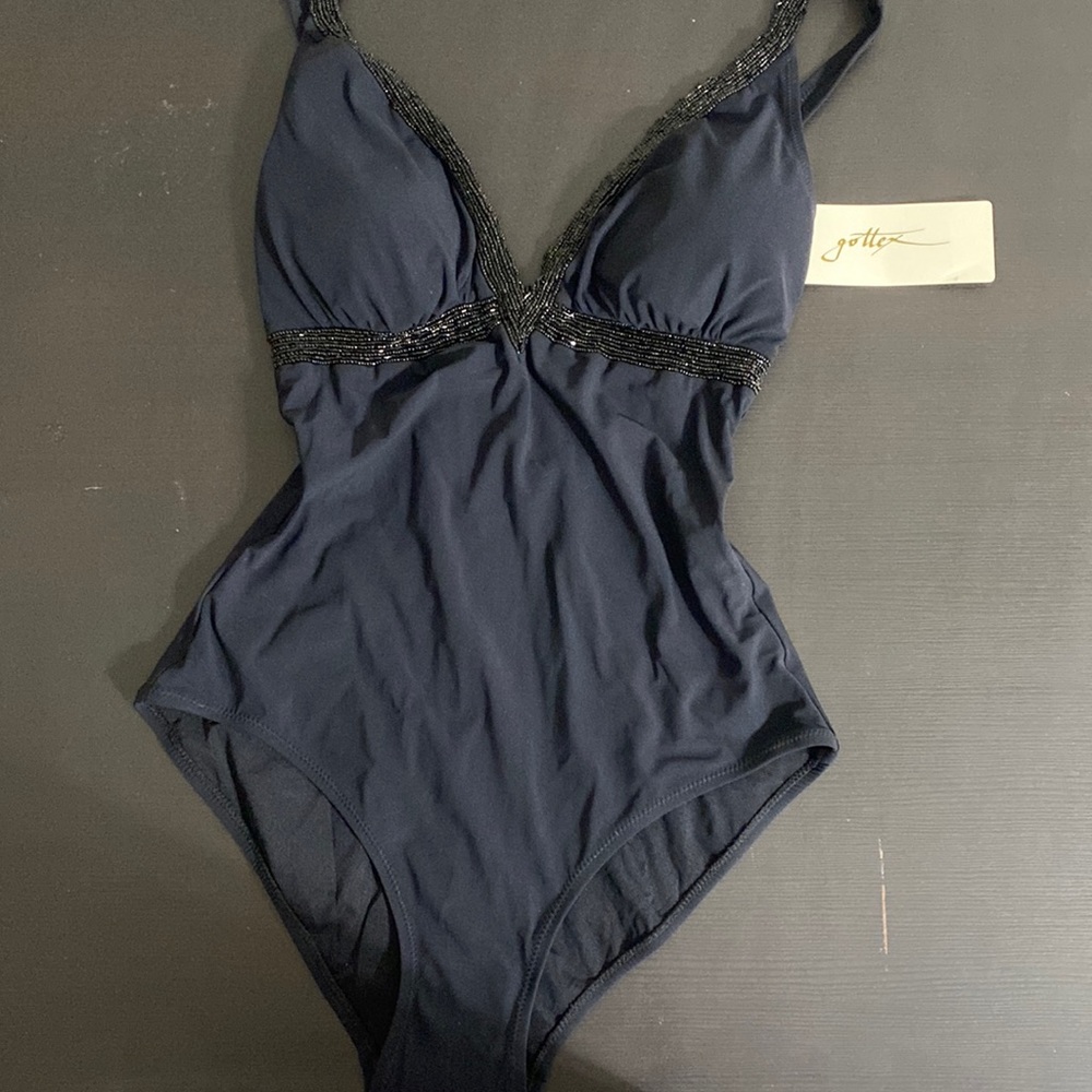 Beautiful form fitting not your mamas bathing suit